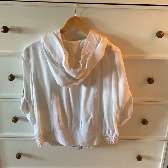 White jacket - Picture 4 of 4